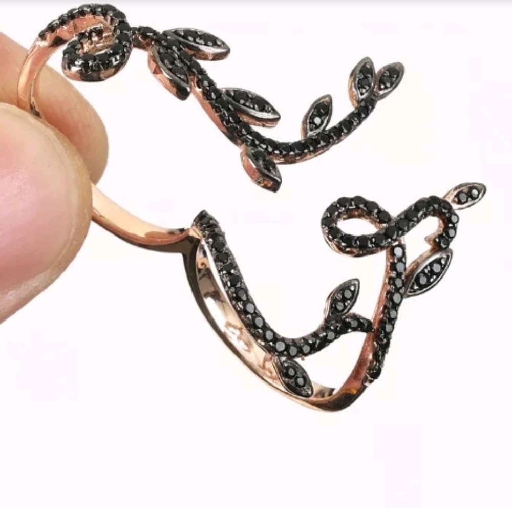 Dual finger floral open cuff with black onyx